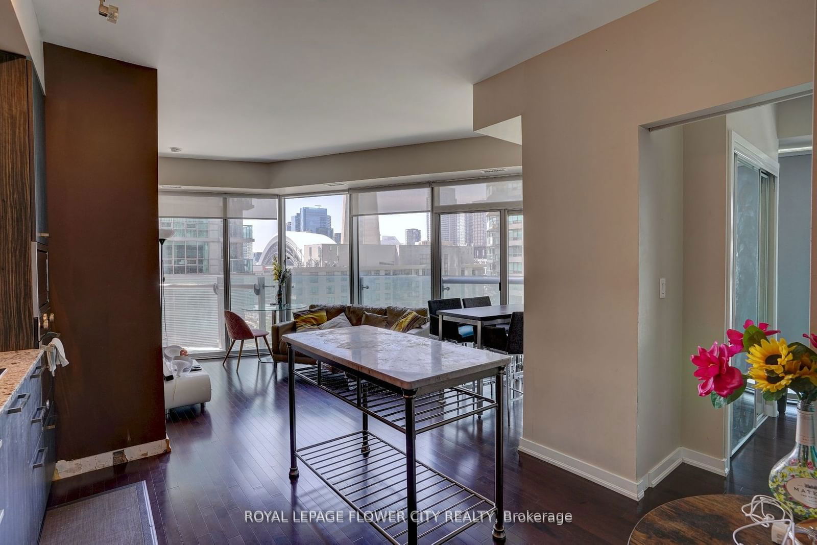 12 York St, unit 1407 for sale - image #5