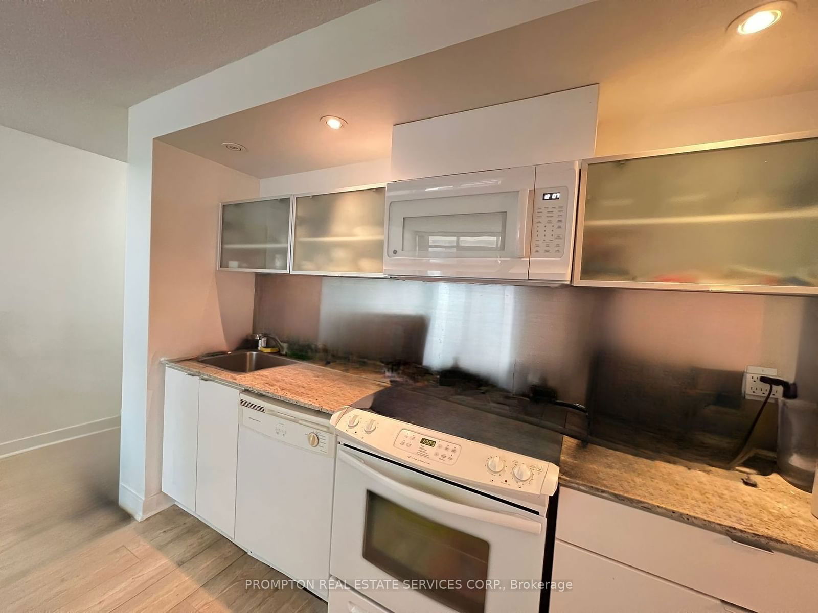 4K Spadina Ave, unit 607 for rent