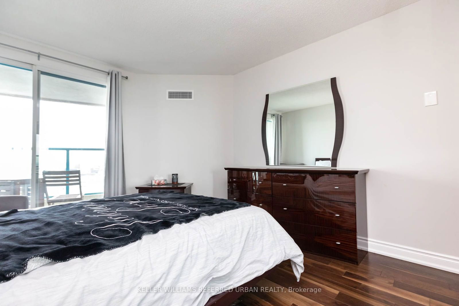 99 Harbour Sq, unit 3111 for rent - image #19