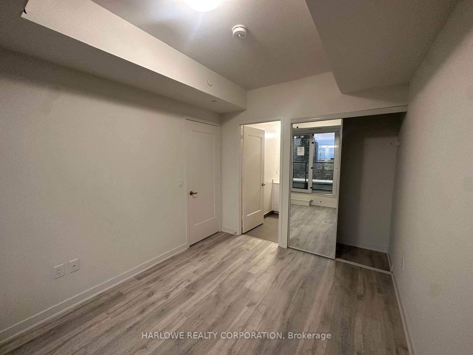 70 Princess St, unit 1811 E for rent