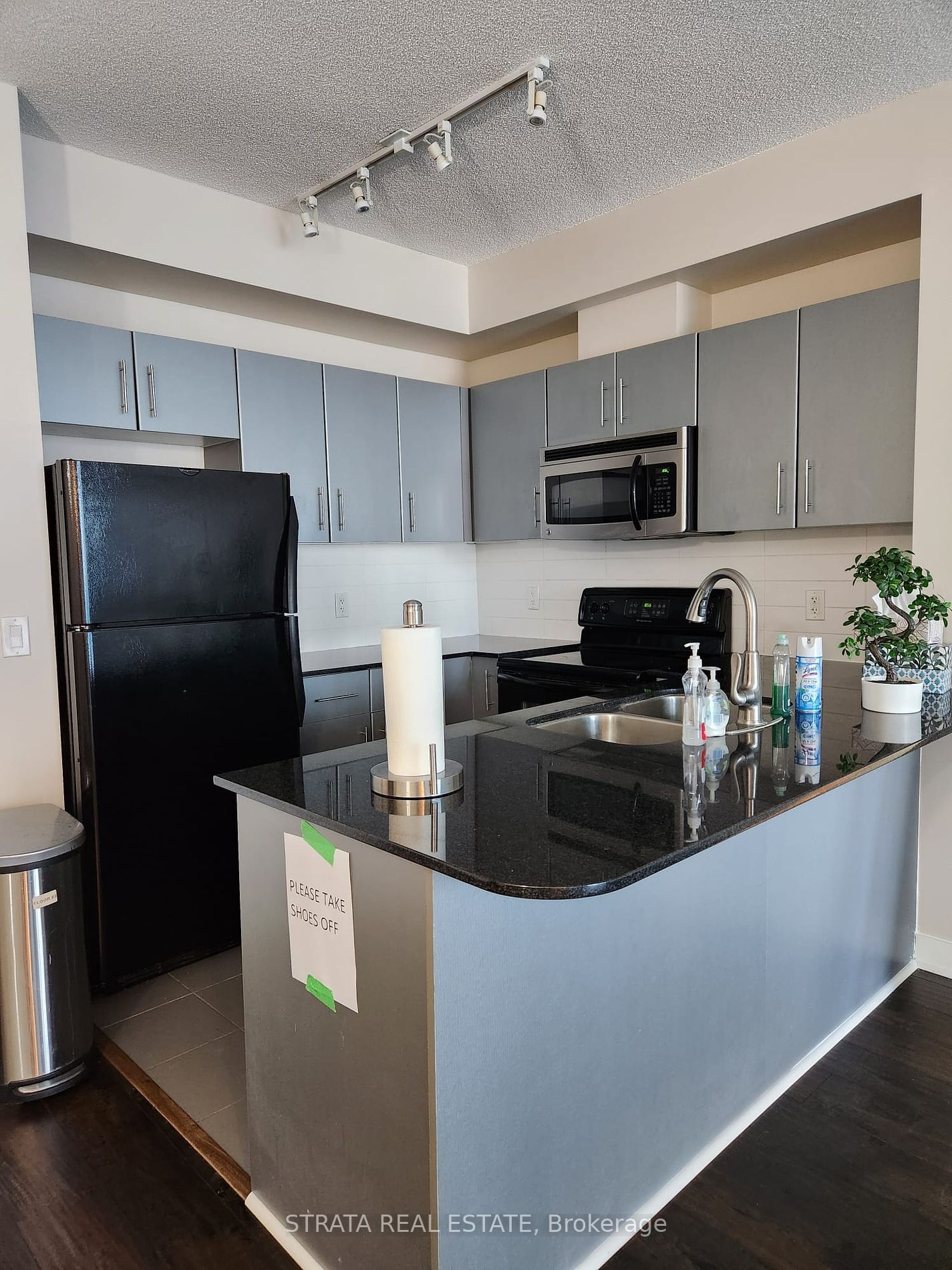 12 Yonge St, unit 2101 for rent - image #5