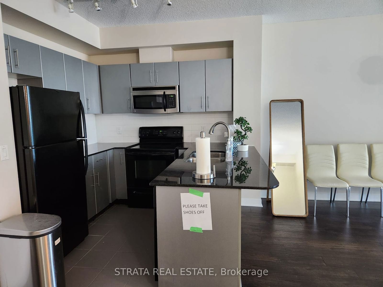 12 Yonge St, unit 2101 for rent - image #6