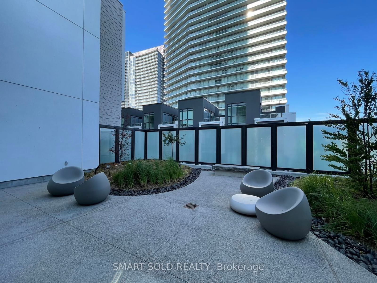 85 Mcmahon Dr, unit 1612 for rent - image #25