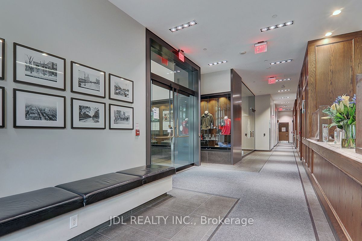 426 University Ave, unit 3201 for sale - image #3