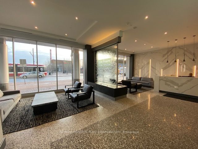 218 Queens Quay W, unit 910 for sale