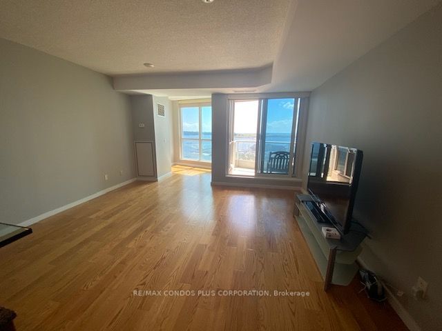 218 Queens Quay W, unit 910 for sale