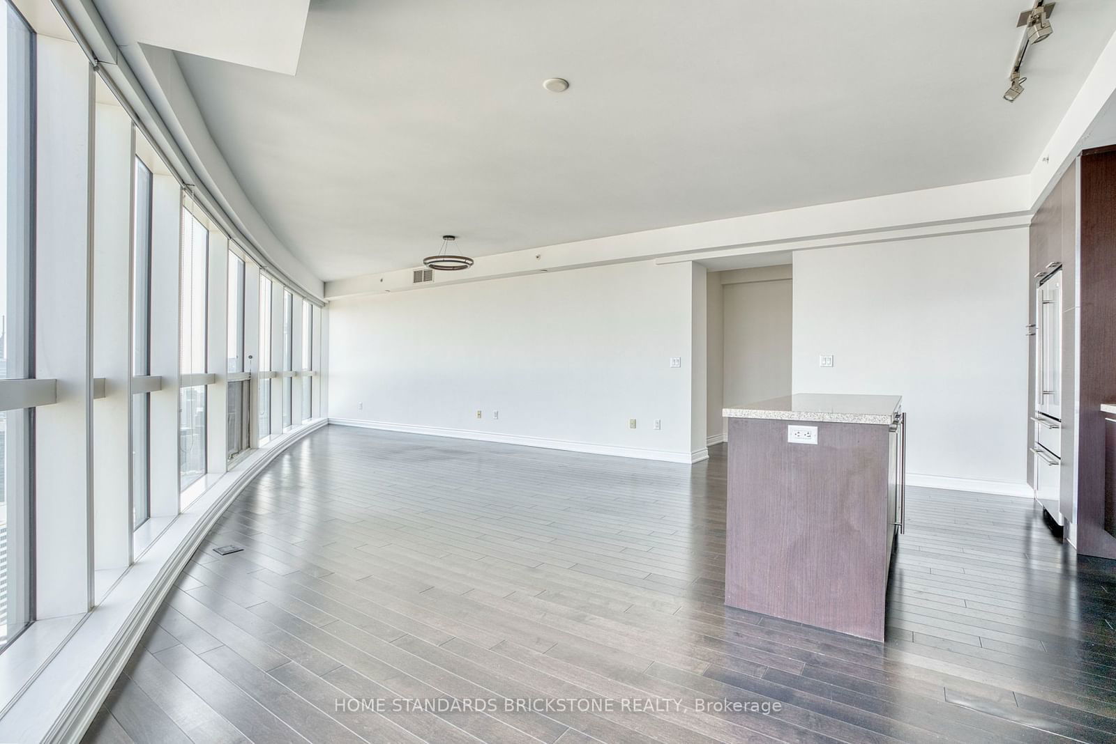 388 Yonge St, unit 6107 for rent - image #8