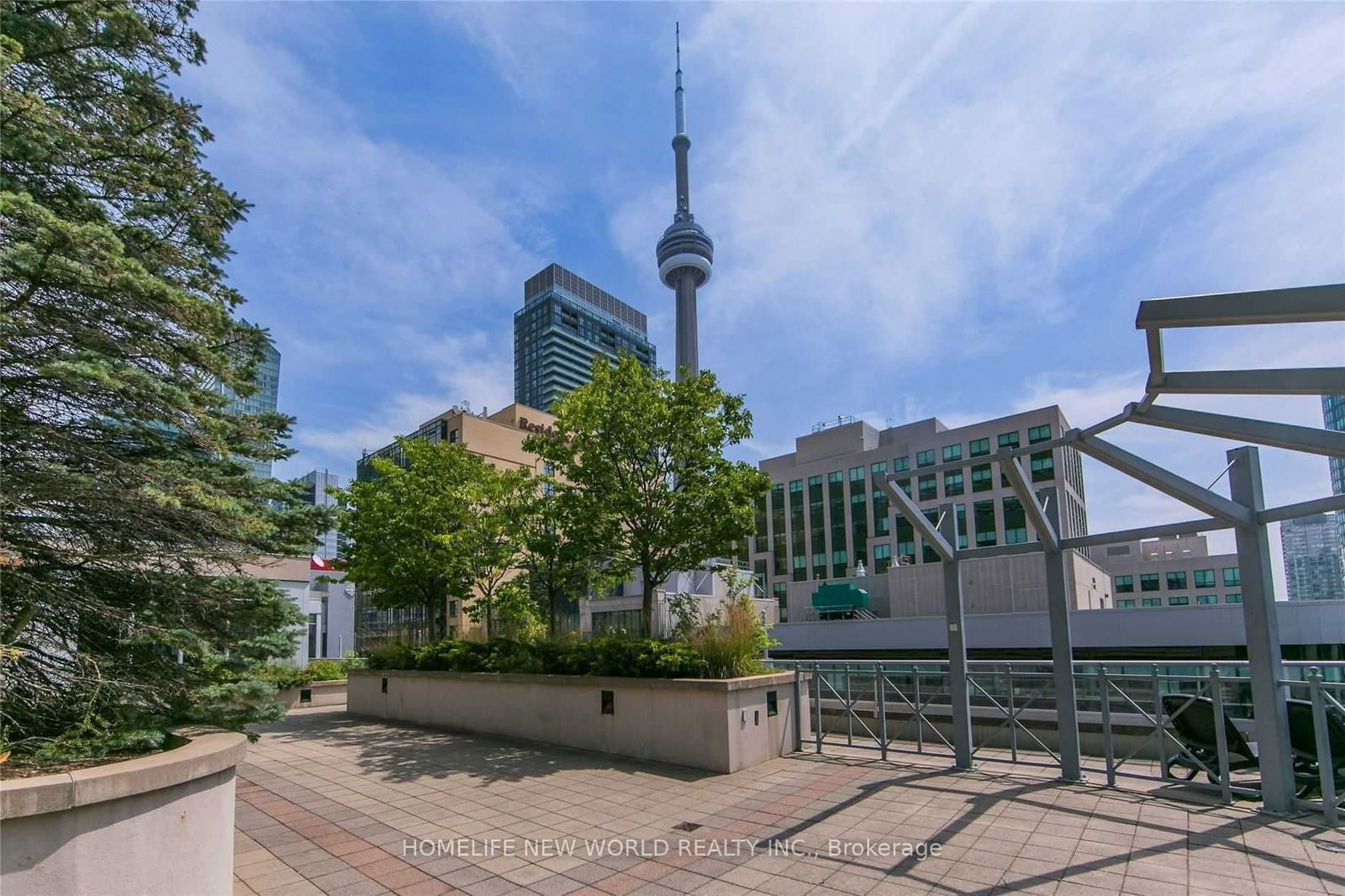 270 Wellington St W, unit 725 for sale