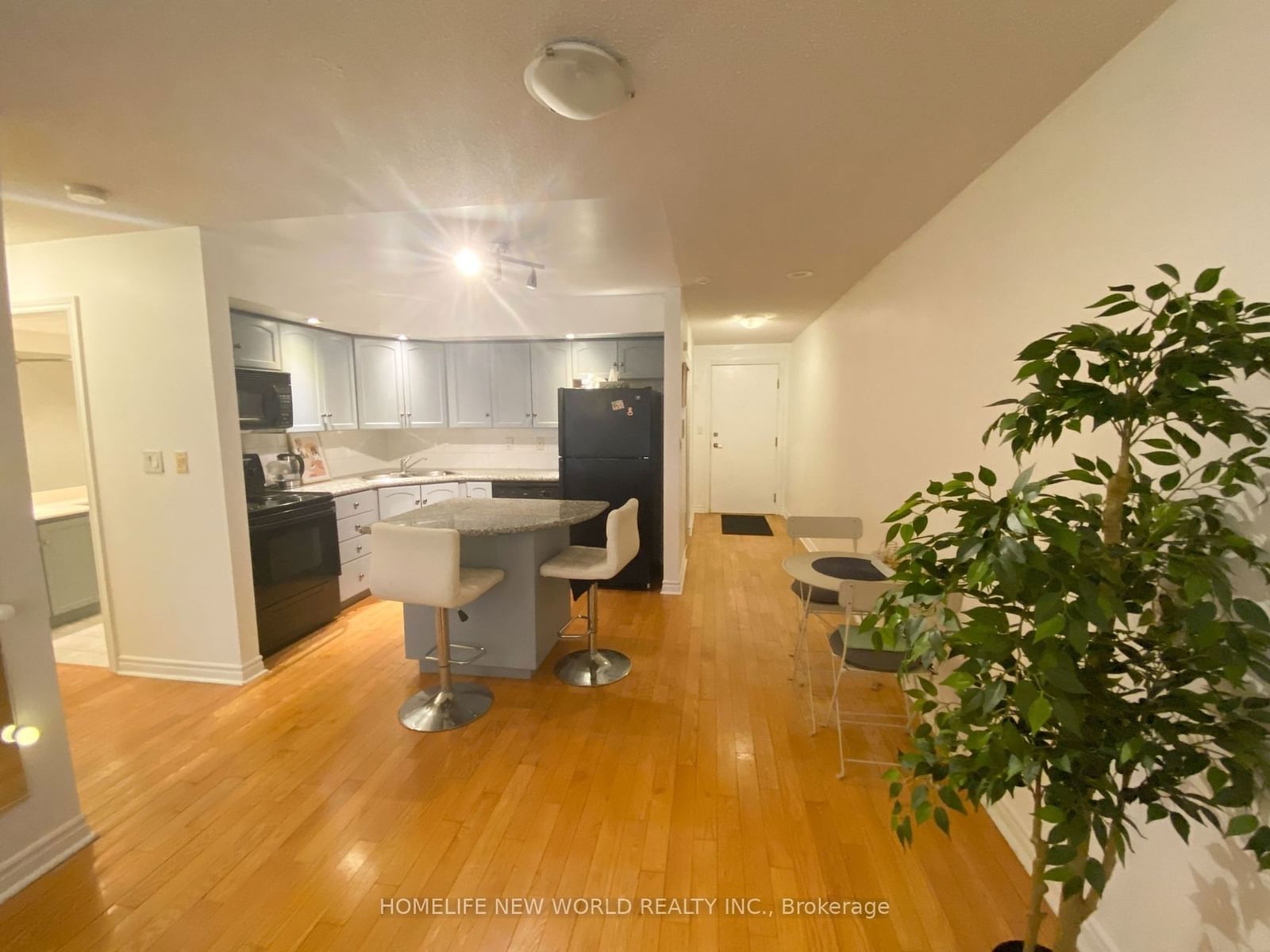 270 Wellington St W, unit 725 for sale - image #8