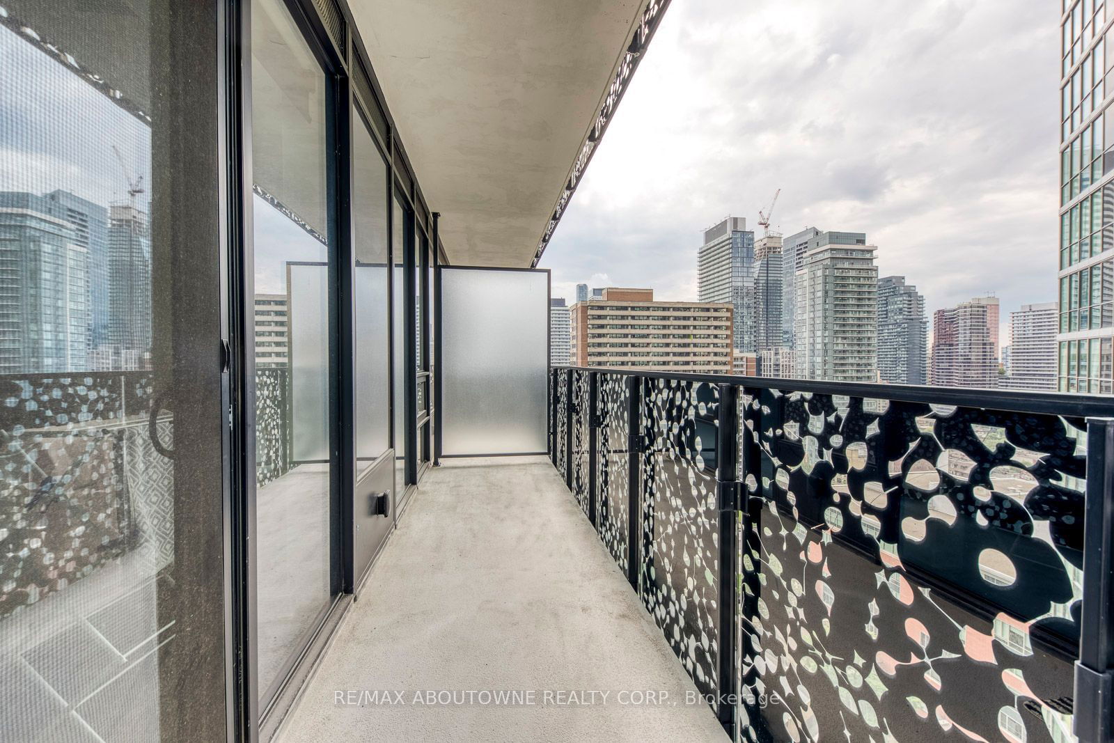 55 Charles St E, unit 1807 for rent - image #24