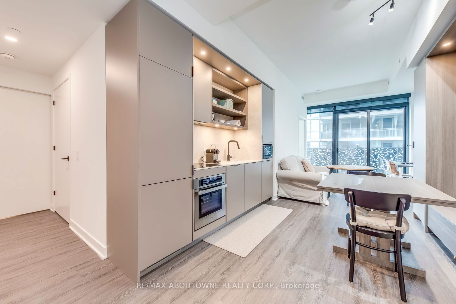 55 Charles St E, unit 1807 for rent - image #5