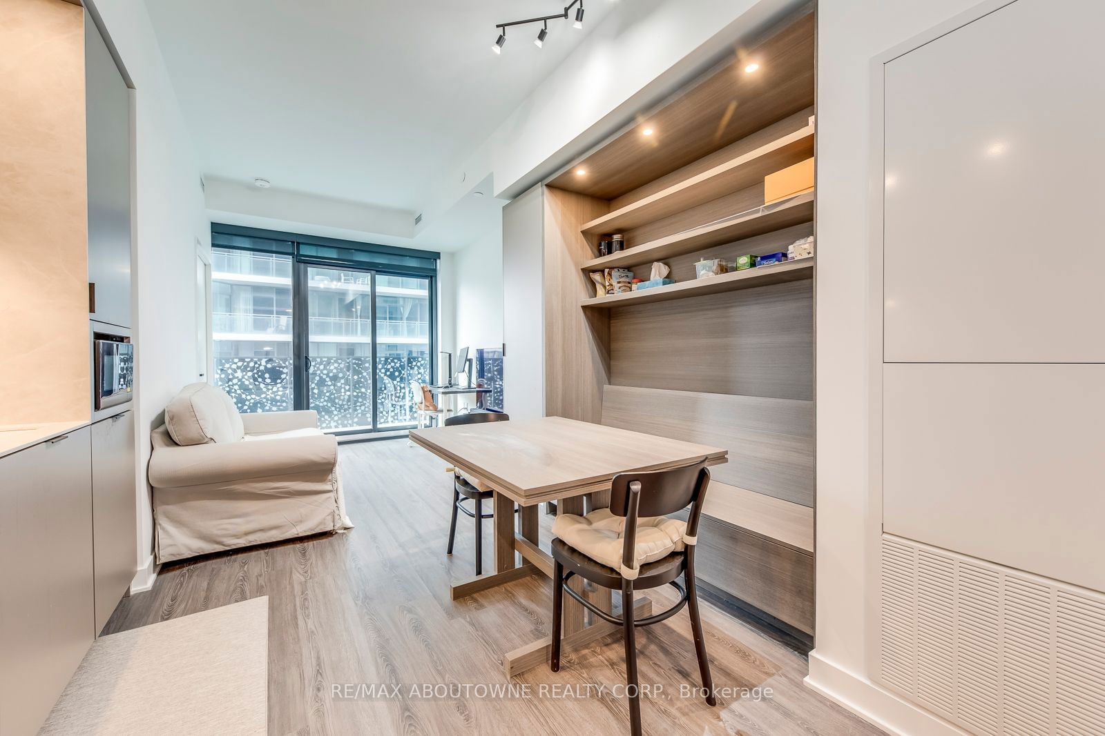 55 Charles St E, unit 1807 for rent - image #7