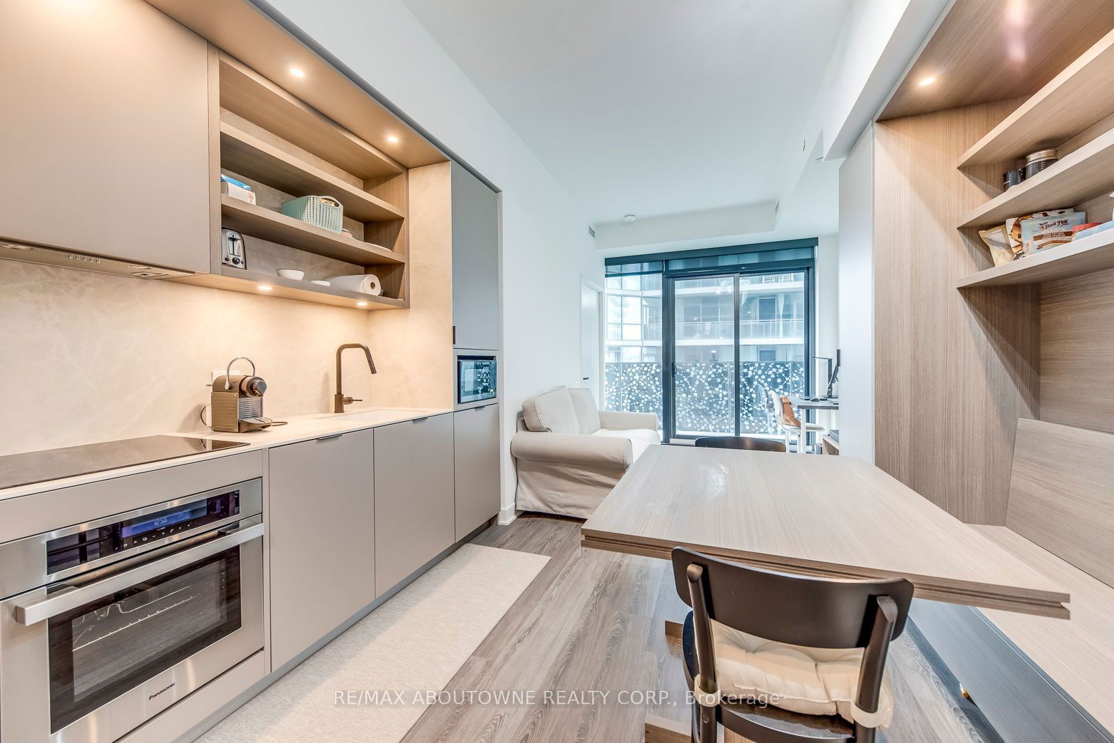 55 Charles St E, unit 1807 for rent - image #8