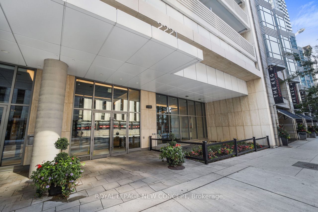 2221 Yonge St, unit 1002 for sale - image #2