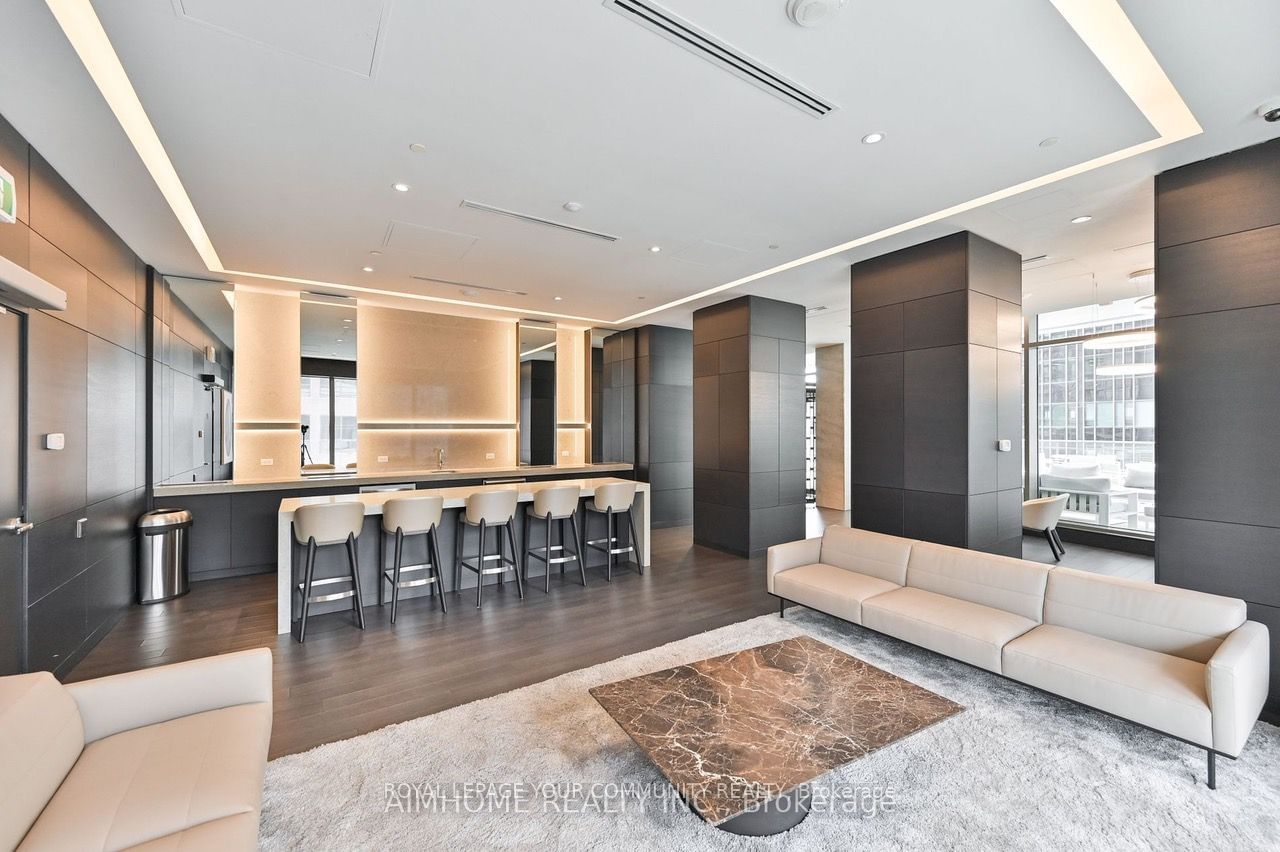 2221 Yonge St, unit 1002 for sale