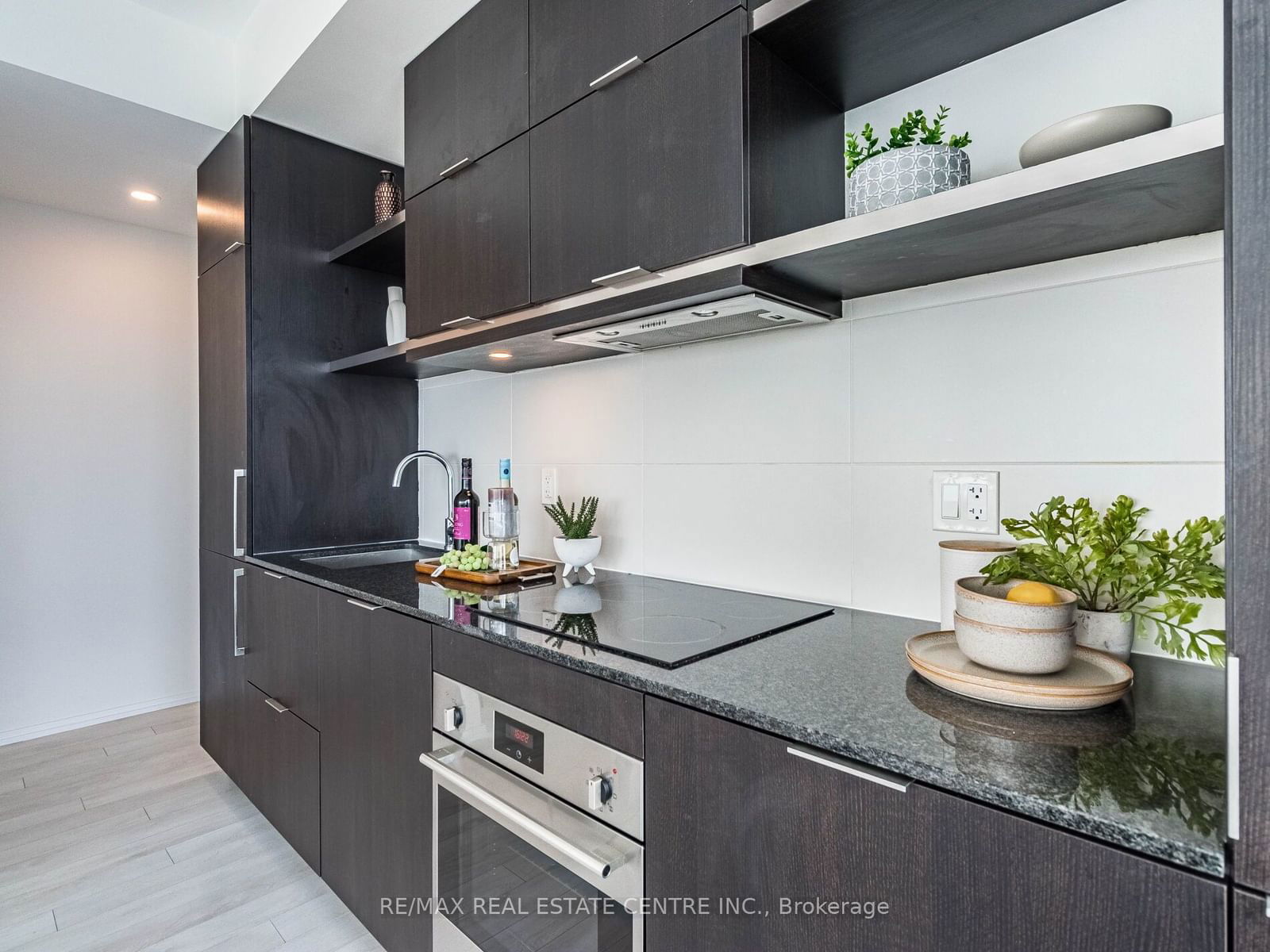 197 Yonge St, unit 5102 for sale