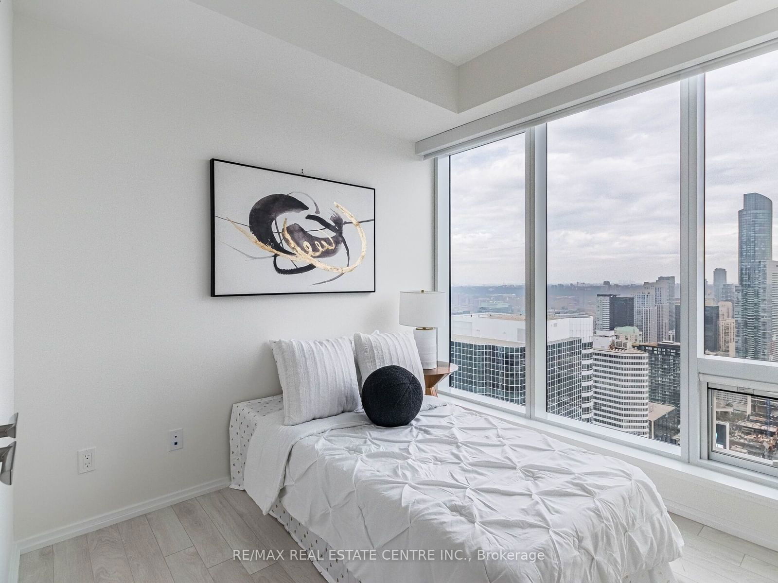 197 Yonge St, unit 5102 for sale - image #28