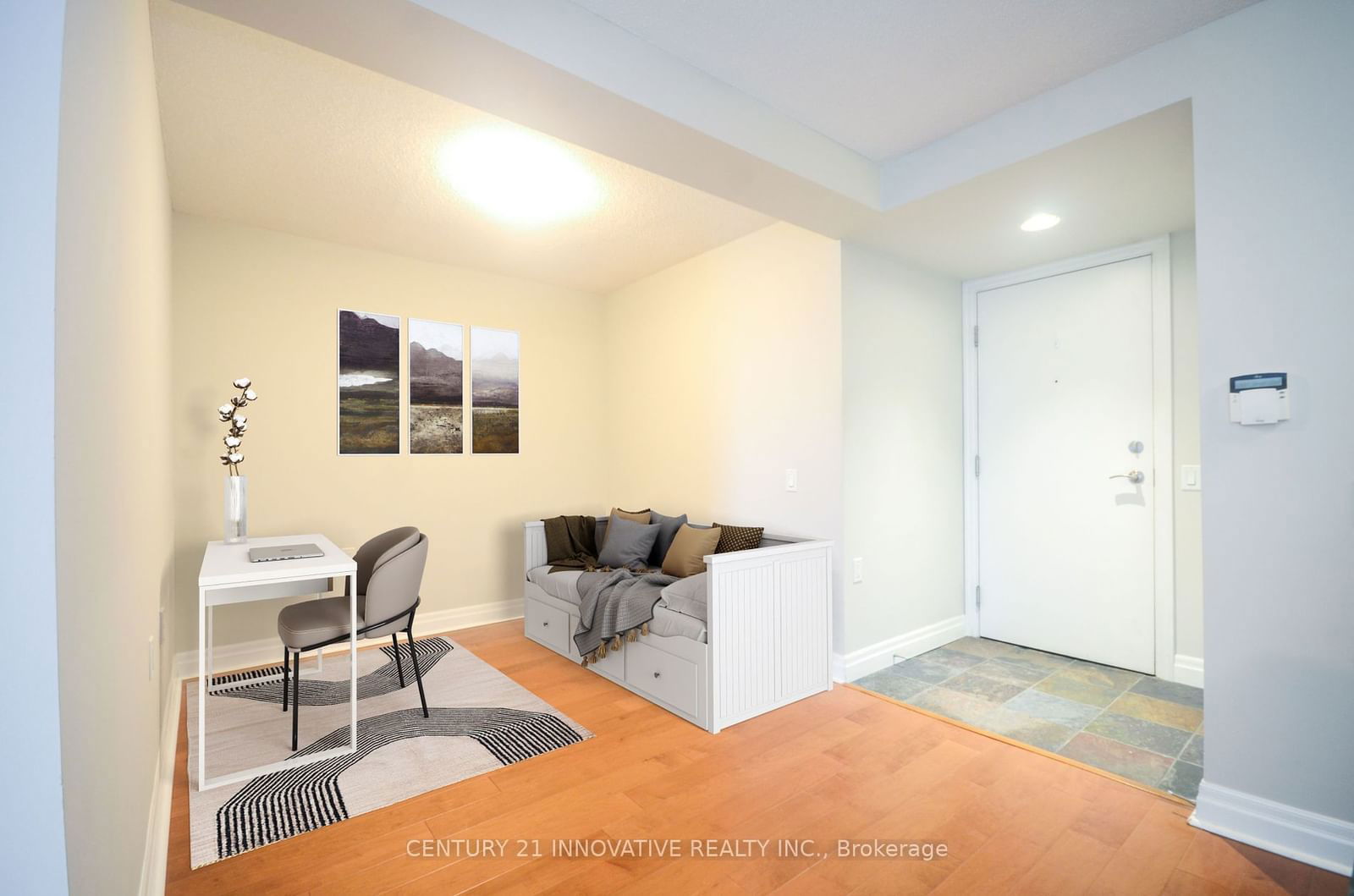 21 Hillcrest Ave S, unit 1402 for sale - image #4