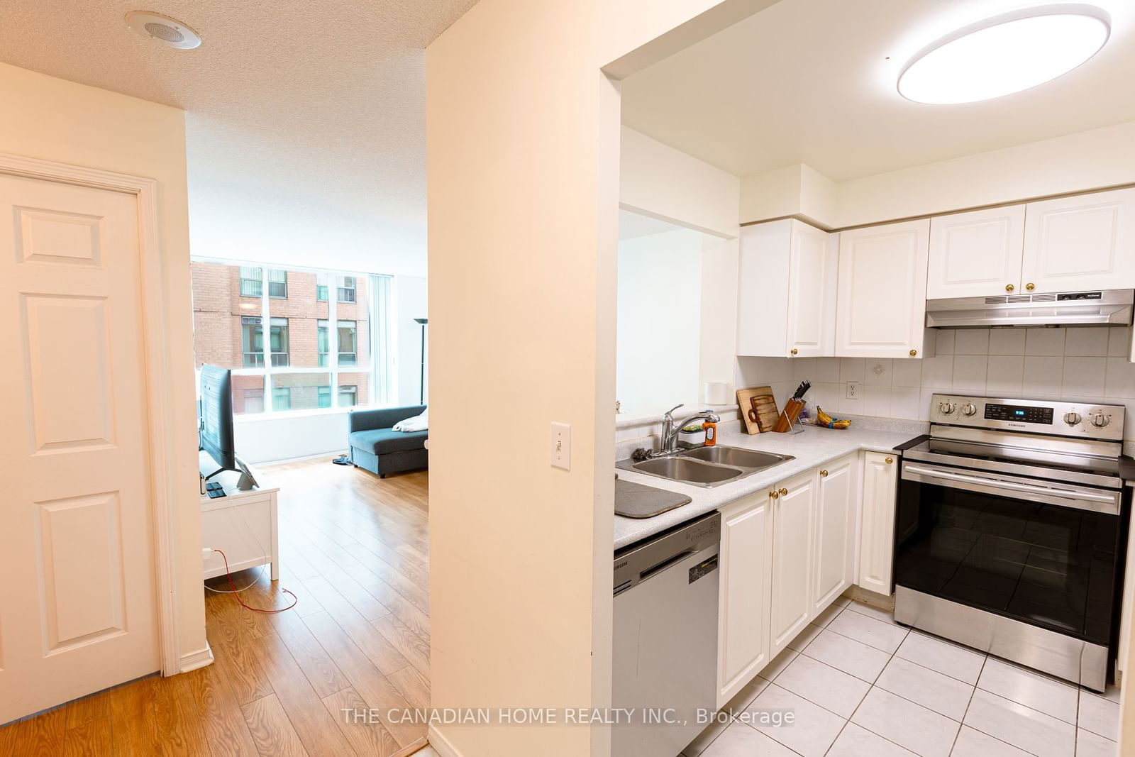 29 Pemberton Ave, unit 707 for sale - image #7