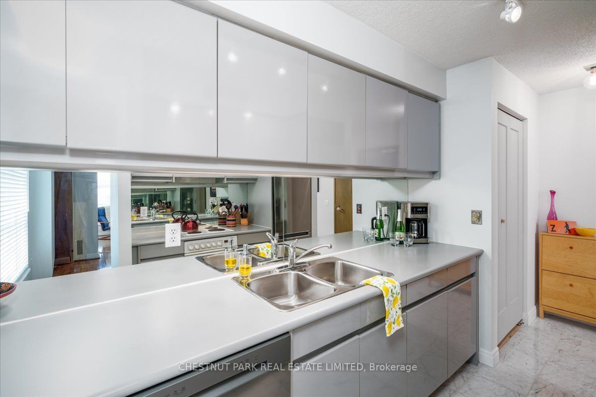 50 Lombard St, unit 1401 for sale - image #11