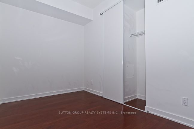 33 Charles St E, unit 1606 for rent