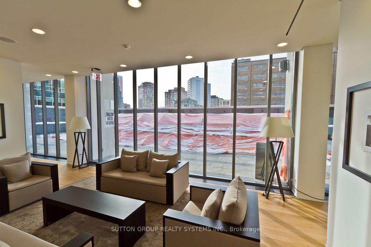 33 Charles St E, unit 1606 for rent