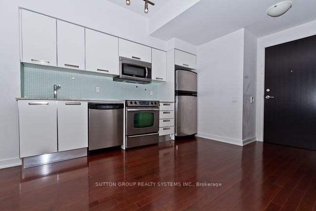 33 Charles St E, unit 1606 for rent