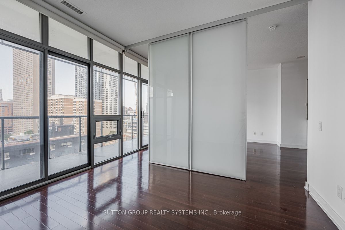 33 Charles St E, unit 1606 for rent