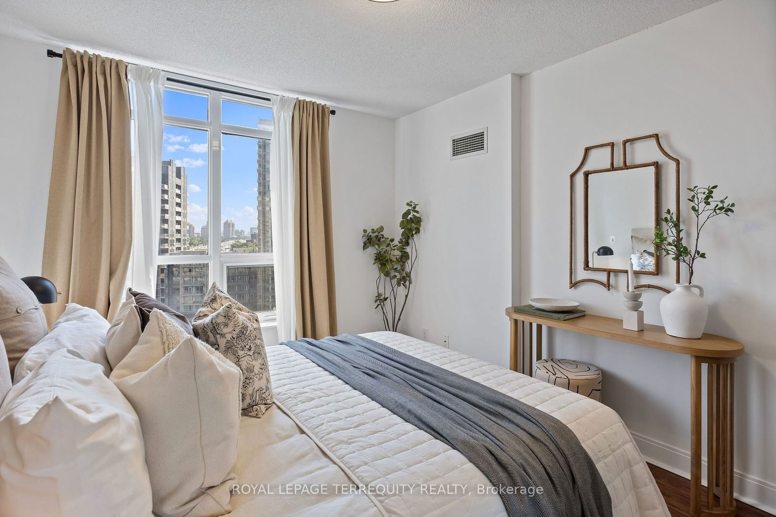 105 Harrison Garden Blvd, unit 1513 for rent - image #7