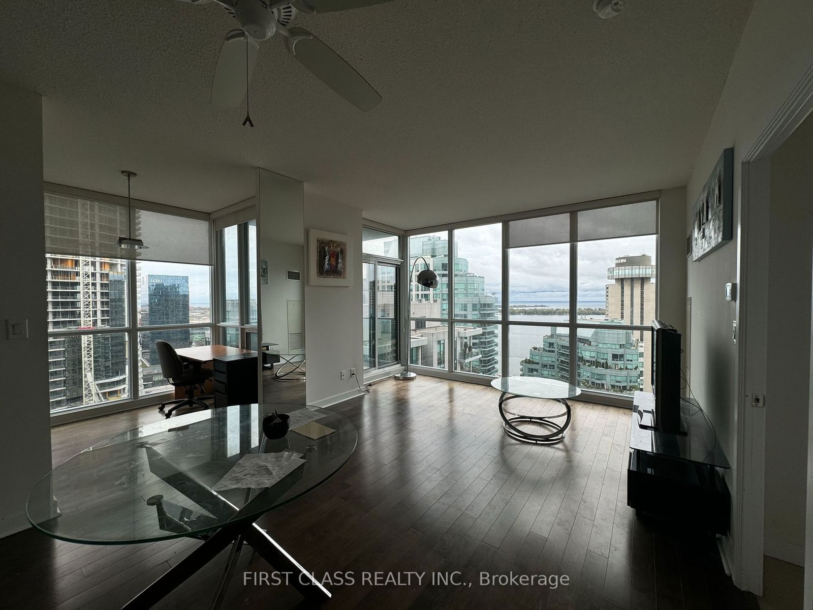 18 Harbour St, unit 3108 for rent