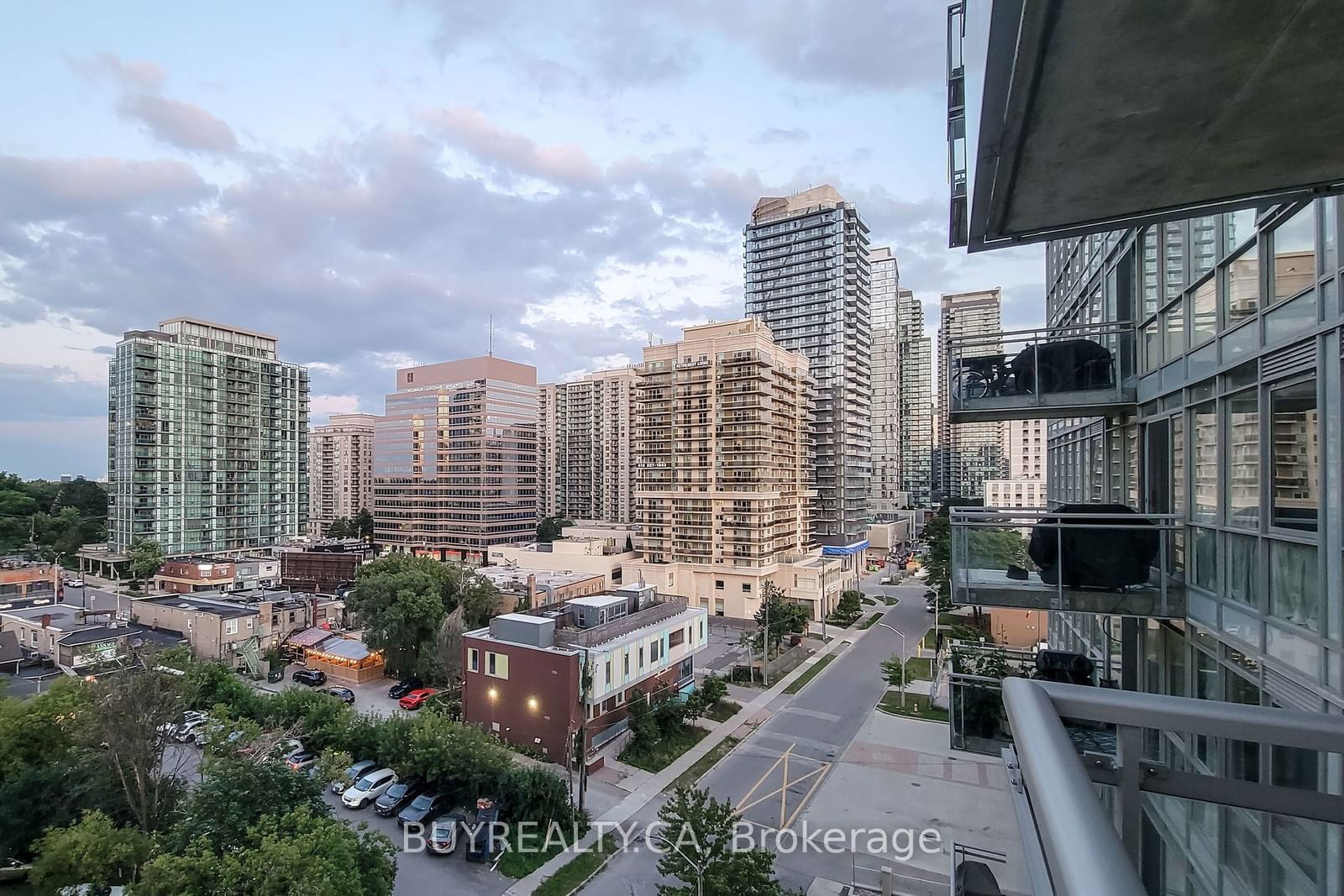 30 Canterbury Pl E, unit 905 for rent