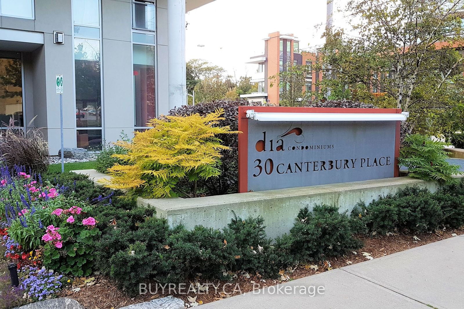 30 Canterbury Pl E, unit 905 for rent