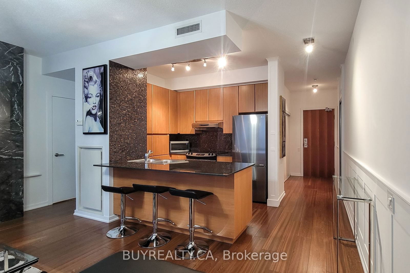 30 Canterbury Pl E, unit 905 for rent