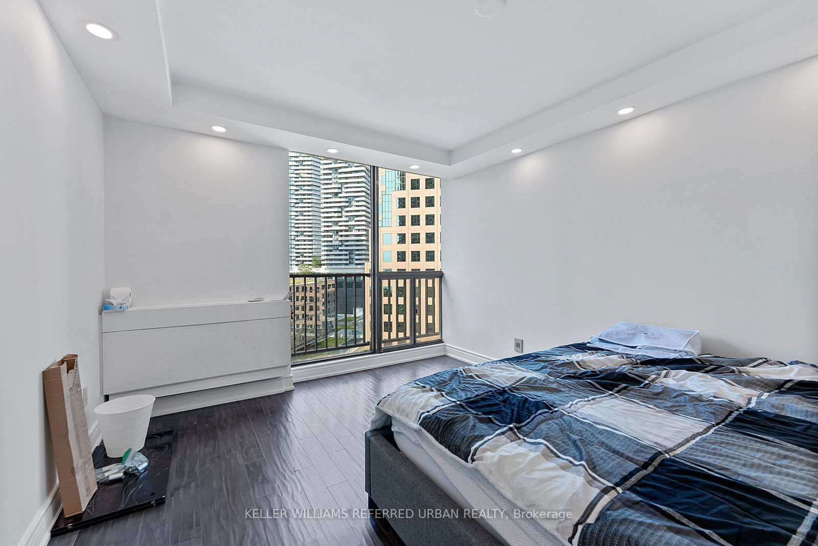 33 Harbour Sq, unit 1231 for rent