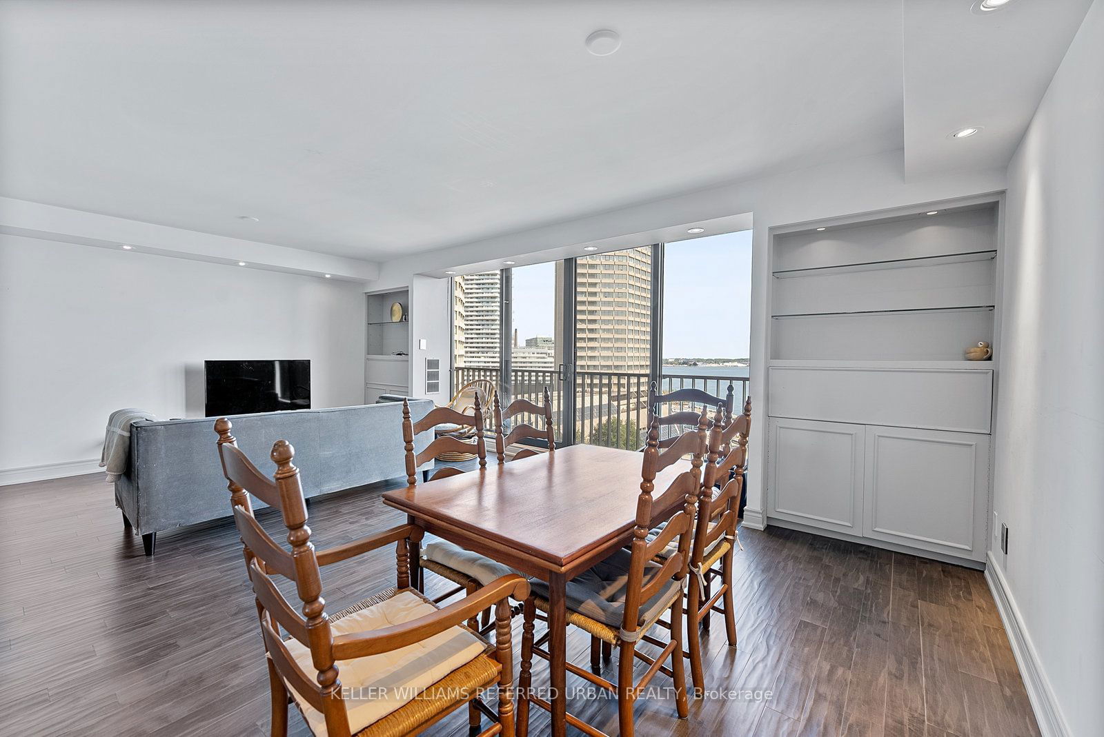 33 Harbour Sq, unit 1231 for rent - image #4