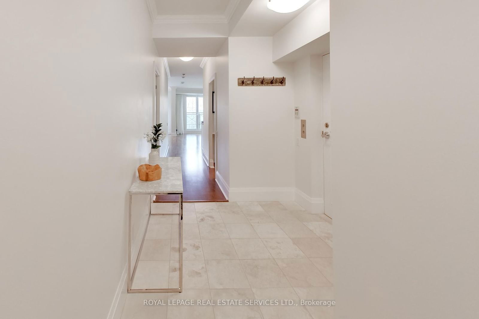 20 Scrivener Sq, unit 313 for sale - image #3