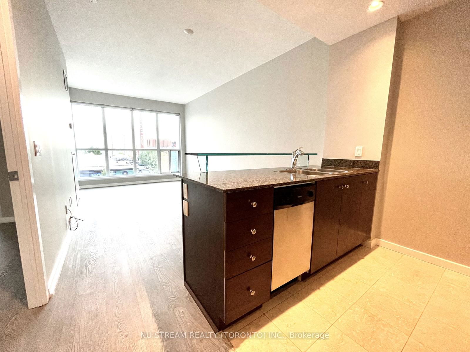 208 Queens Quay W, unit 314 for rent