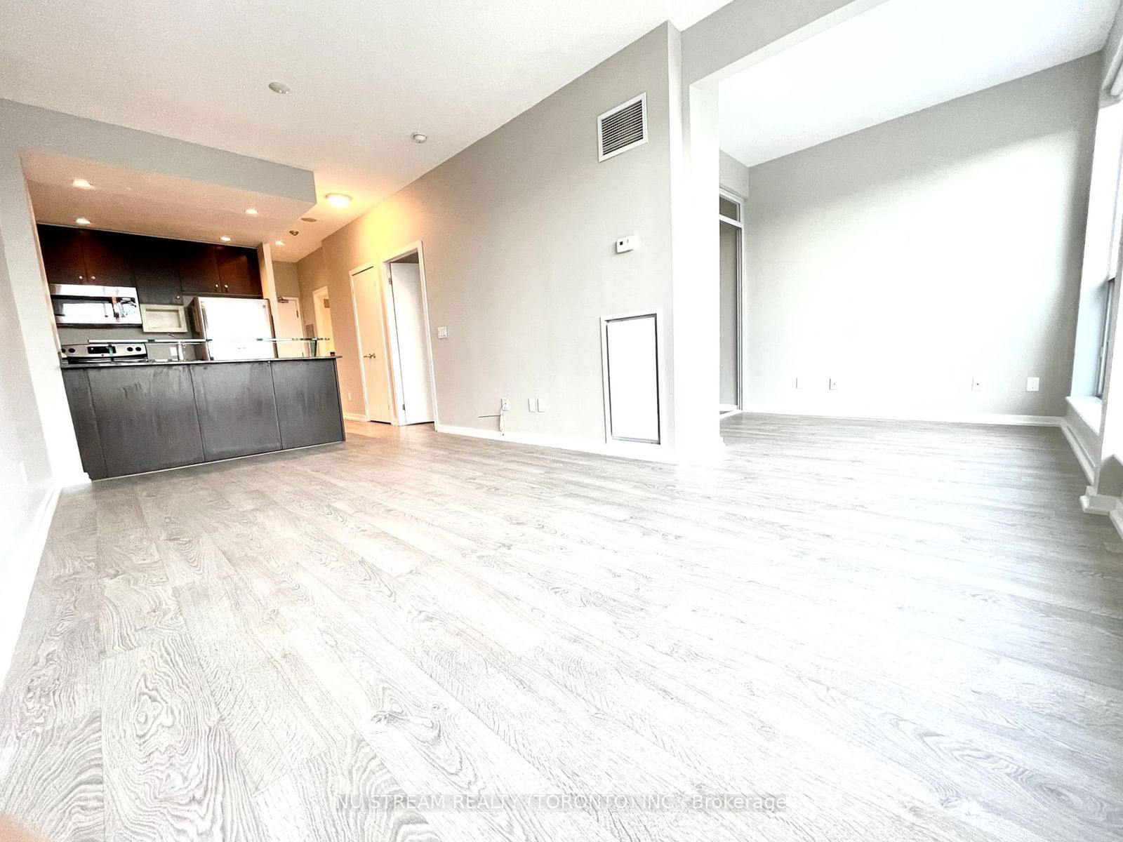 208 Queens Quay W, unit 314 for rent - image #5