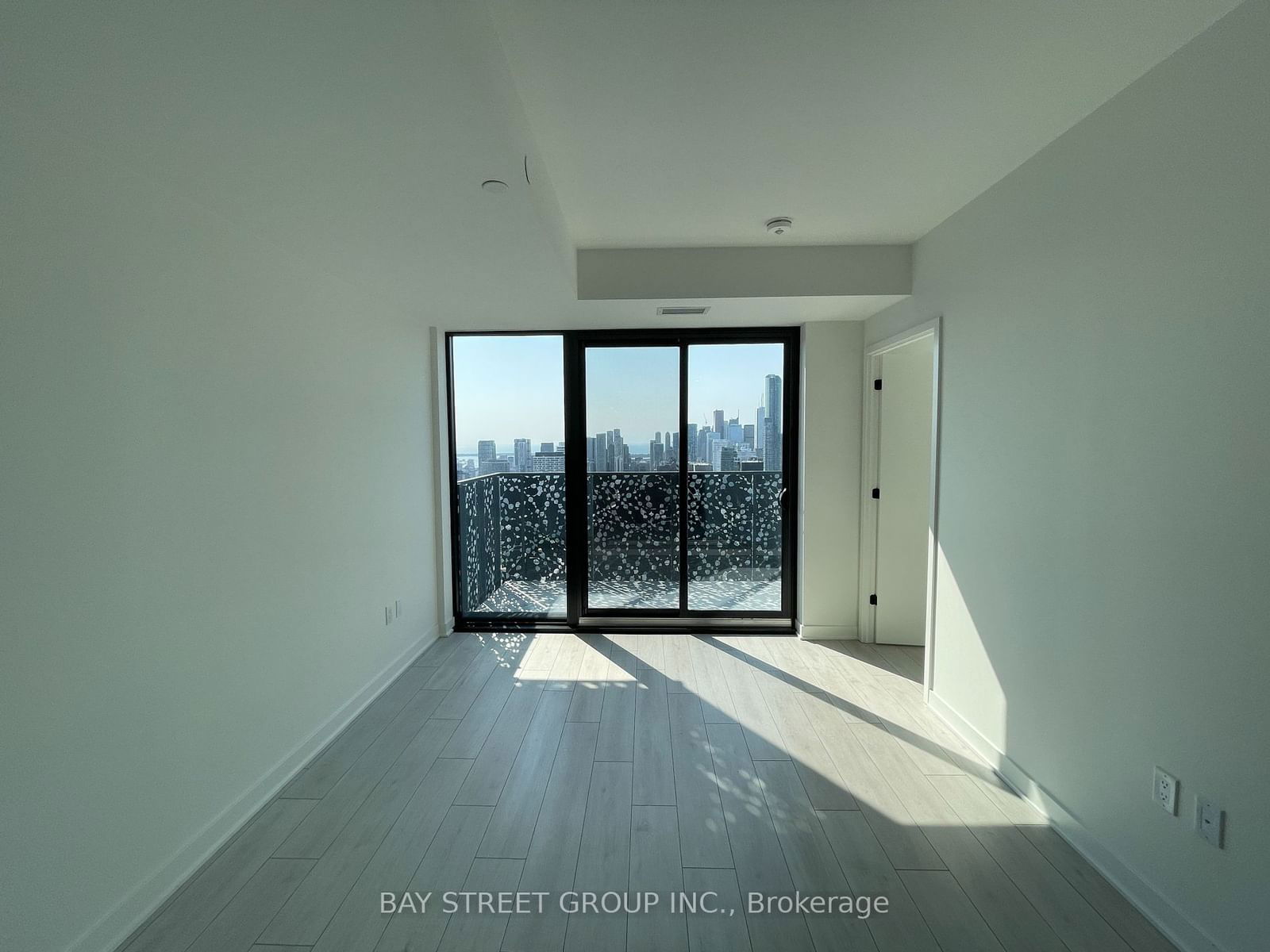 55 Charles St E, unit 4104 for rent