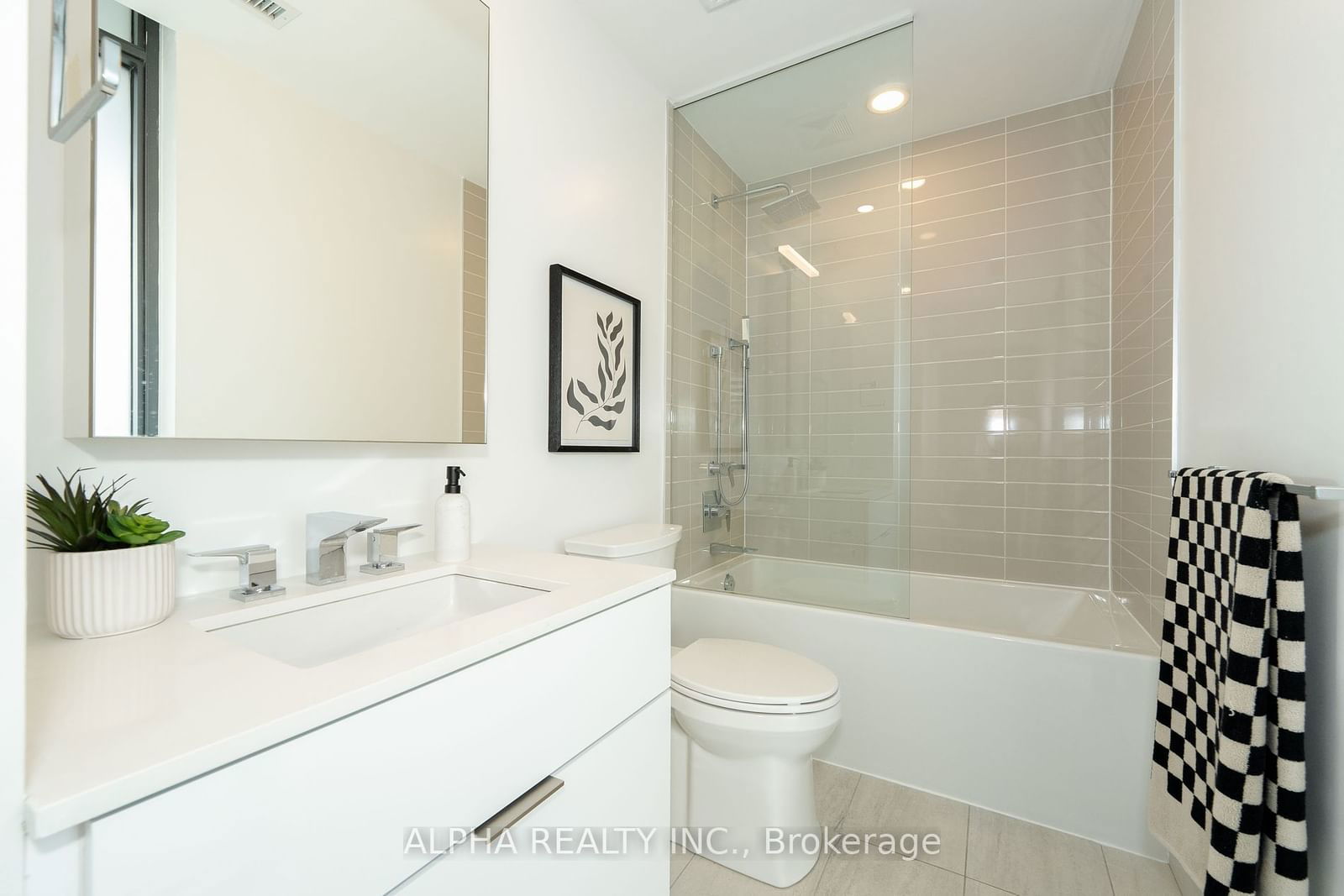 20 Lombard St, unit 3907 for sale - image #24