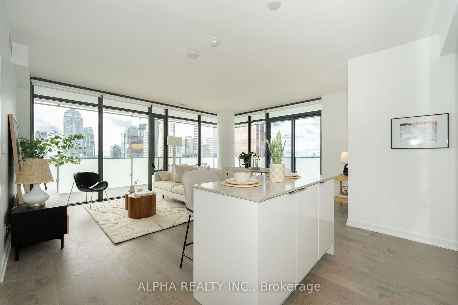 20 Lombard St, unit 3907 for sale - image #4