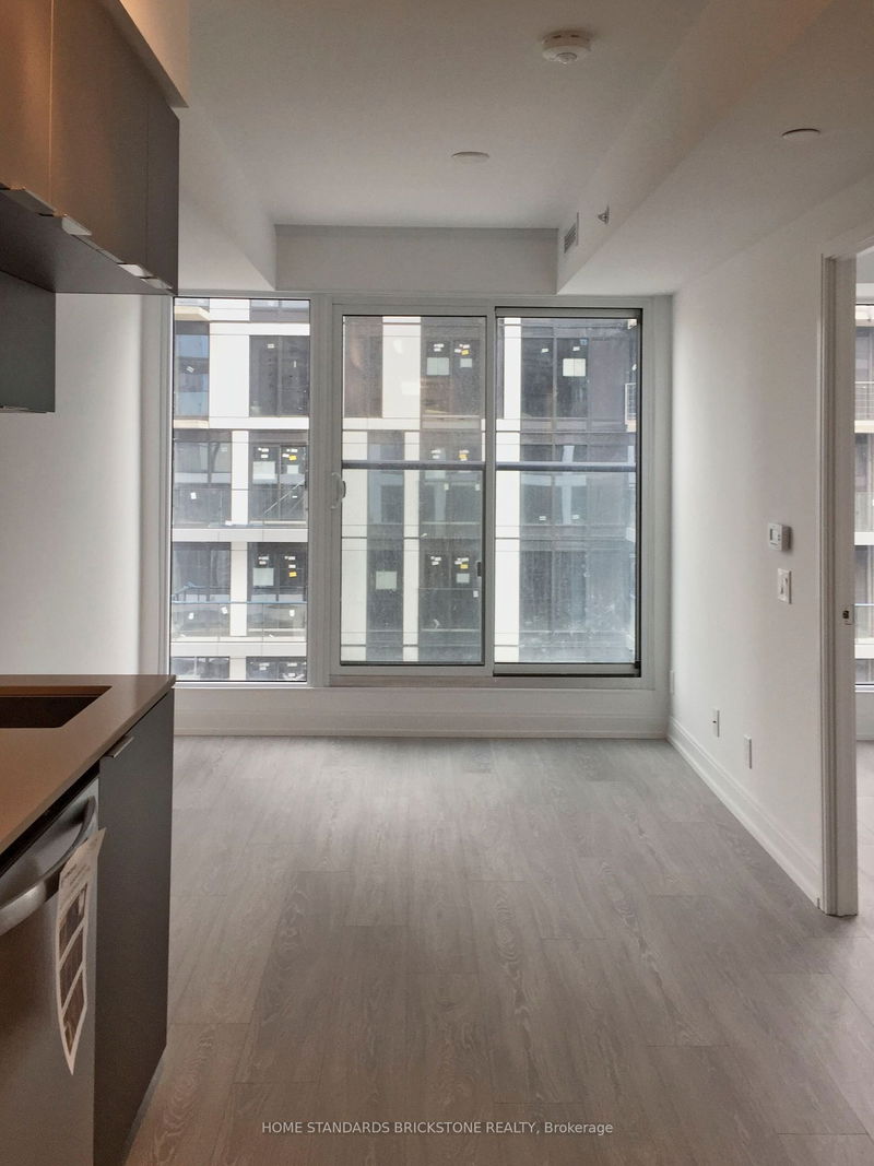 181 Dundas St E, unit 1815 for rent - image #1