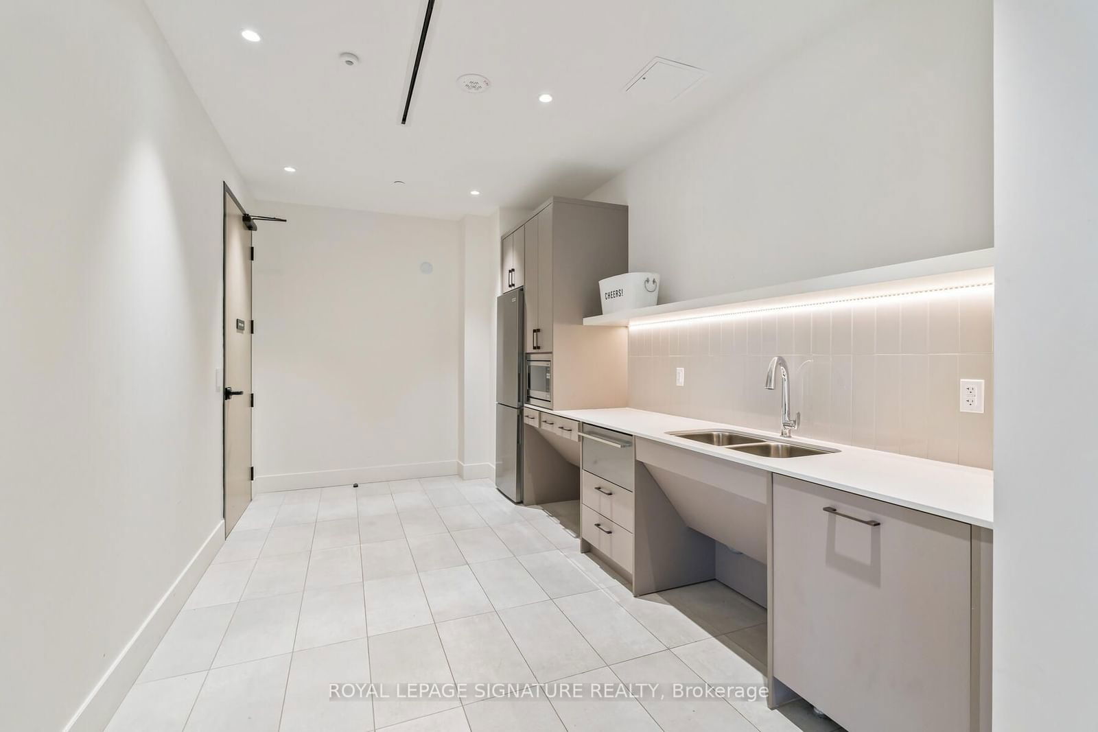 130 River St, unit 2301 for sale - image #5