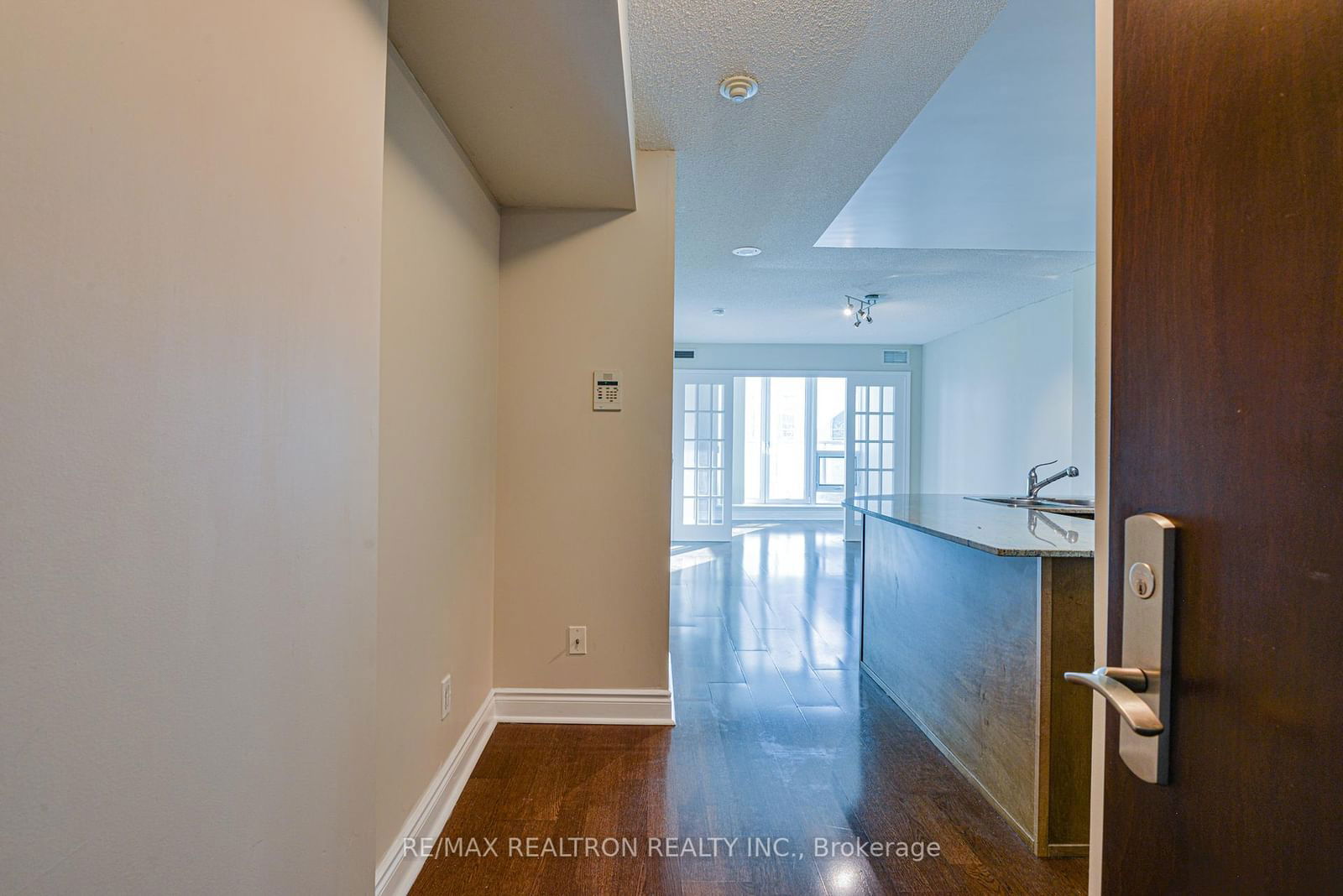 763 Bay St, unit 3206 for rent - image #2