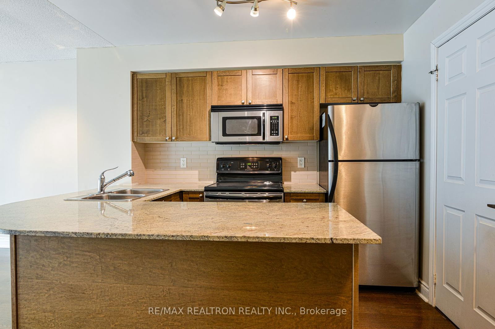 763 Bay St, unit 3206 for rent - image #5