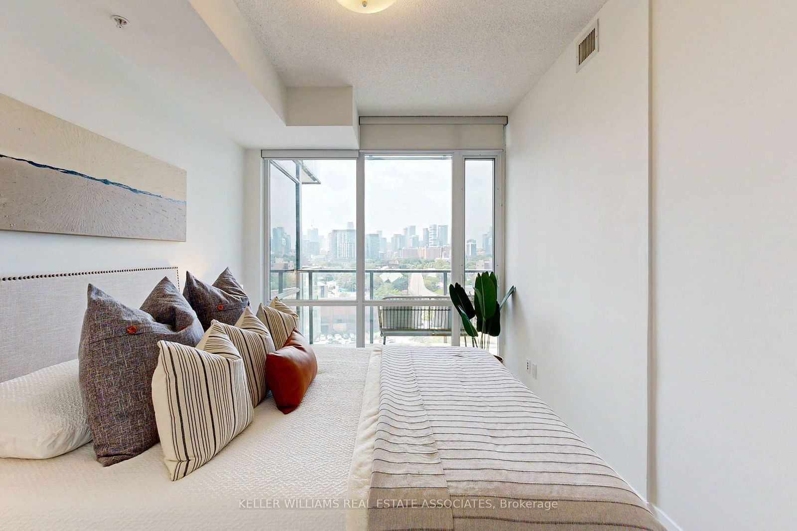 120 Bayview Ave, unit N921 for rent - image #18