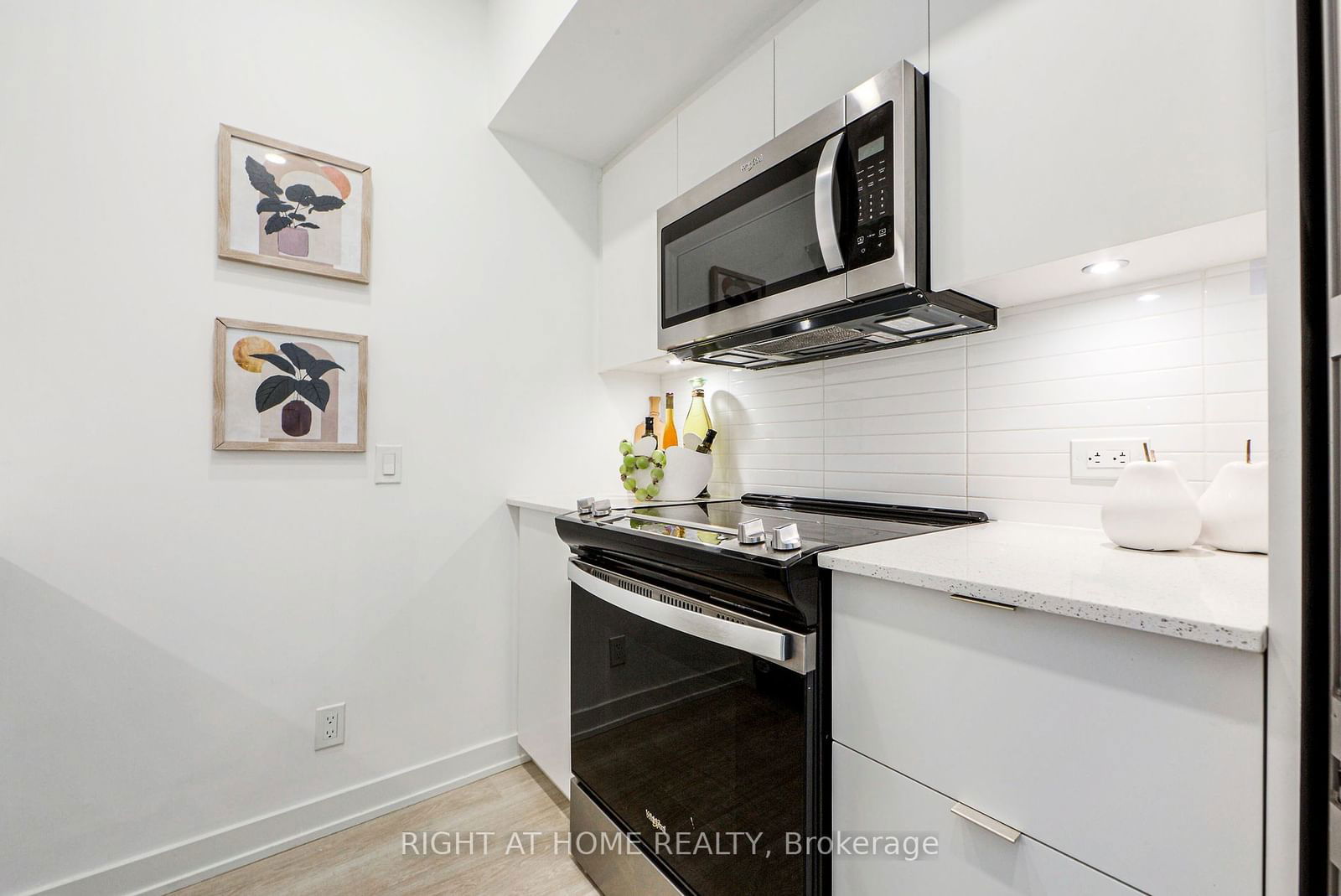 30 Tretti Way, unit 1027 for sale - image #4