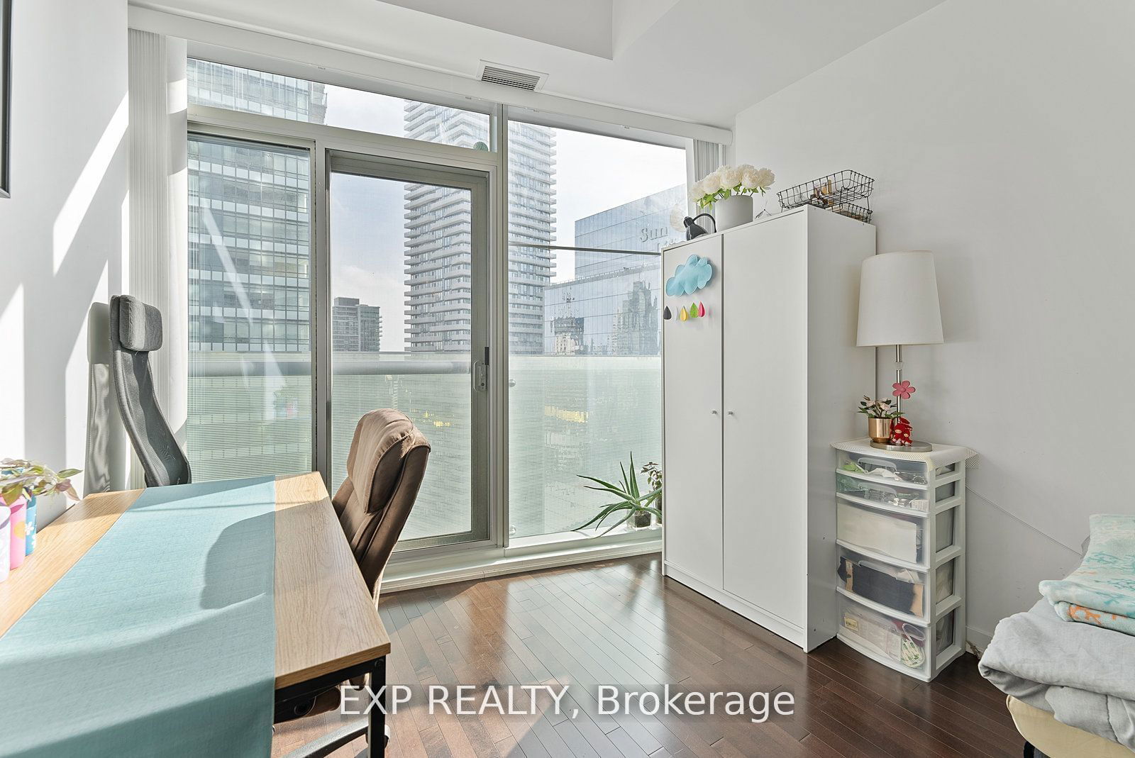 14 York St, unit 3702 for rent