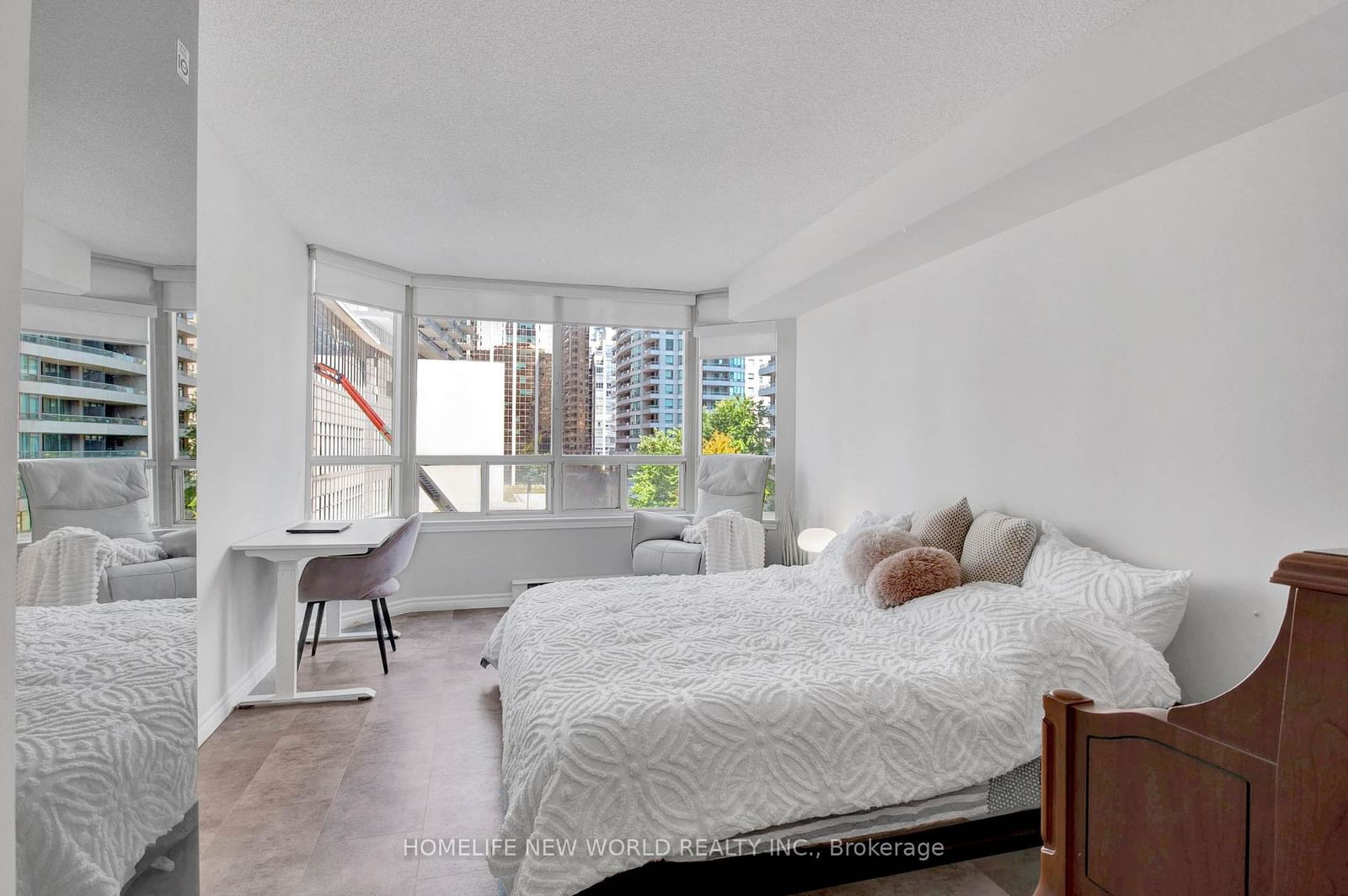 30 Greenfield Ave, unit 514 for sale - image #23