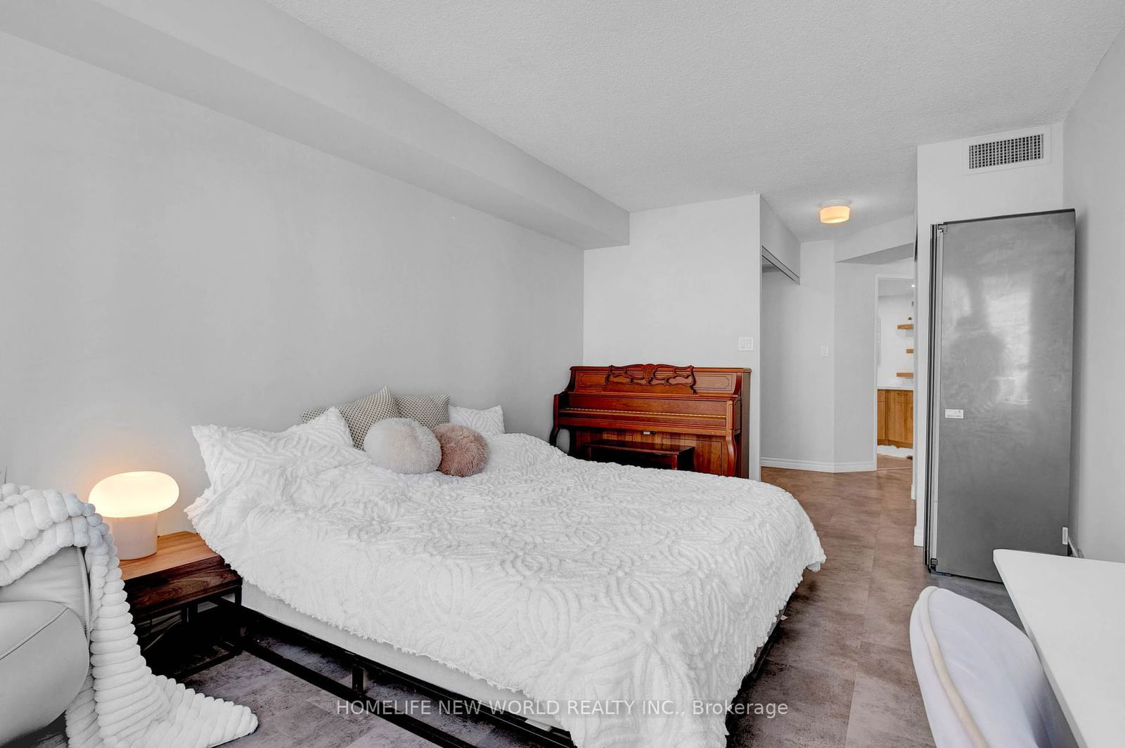 30 Greenfield Ave, unit 514 for sale - image #24